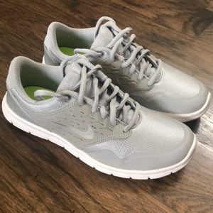 Women’s Nikes size 7